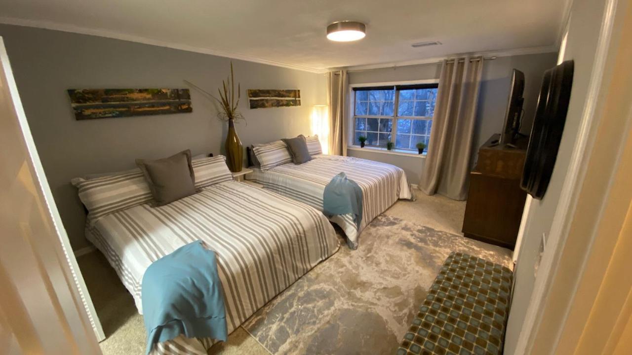 Here It Is! Cool Cape Cod-3 Br-2.5 Bath-12 Guests Olathe Exterior foto