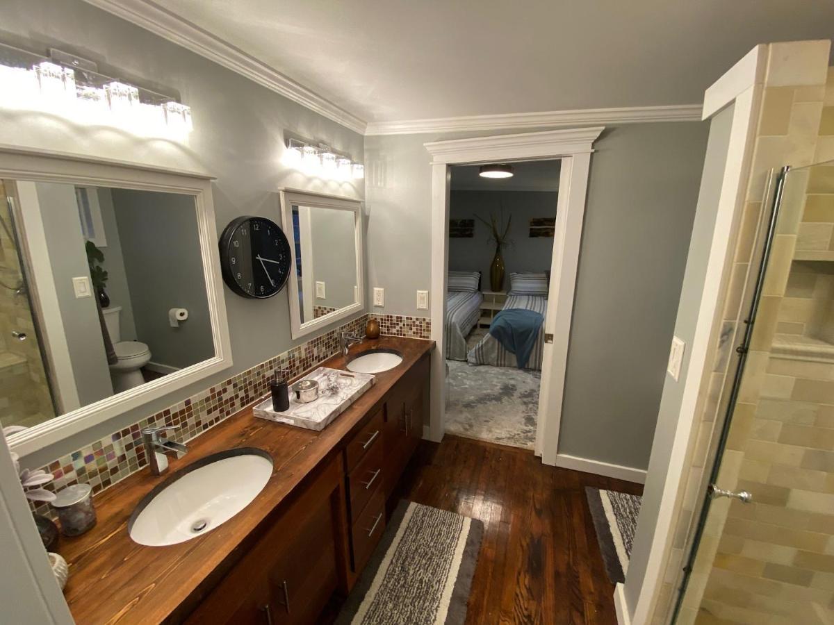 Here It Is! Cool Cape Cod-3 Br-2.5 Bath-12 Guests Olathe Exterior foto
