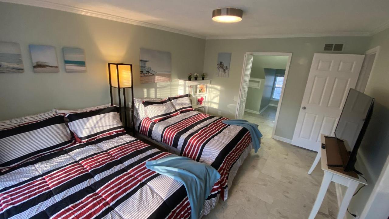 Here It Is! Cool Cape Cod-3 Br-2.5 Bath-12 Guests Olathe Exterior foto