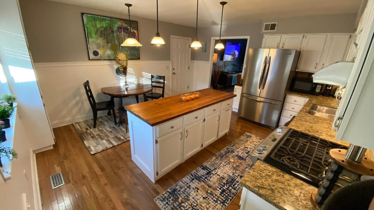 Here It Is! Cool Cape Cod-3 Br-2.5 Bath-12 Guests Olathe Exterior foto