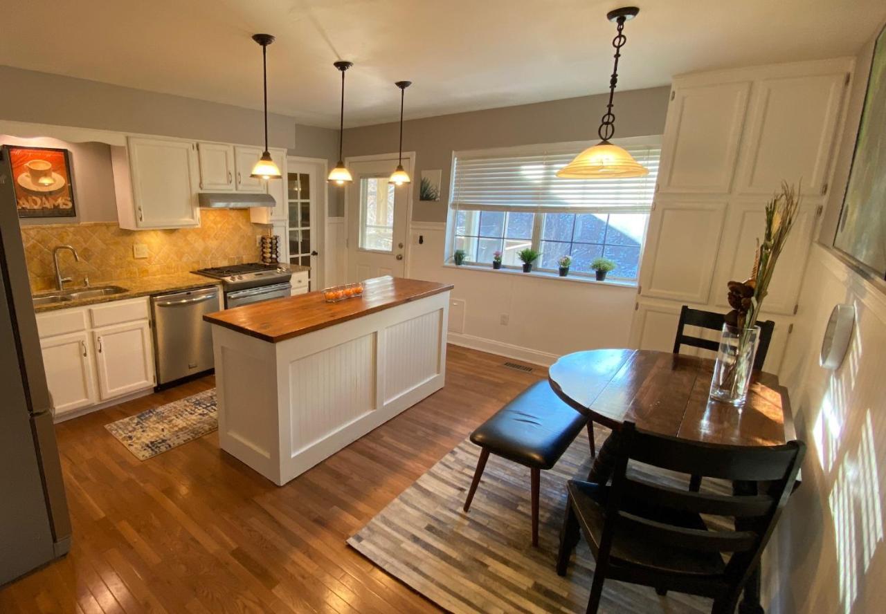 Here It Is! Cool Cape Cod-3 Br-2.5 Bath-12 Guests Olathe Exterior foto